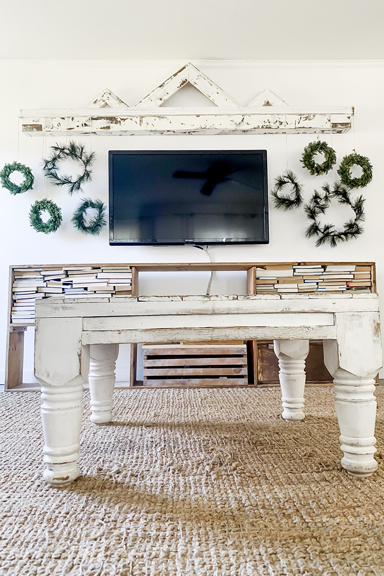 Farmhouse Christmas Decor (How I Decorated Our House For A Minimalistic, Simple Vintage Inspired Christmas) 