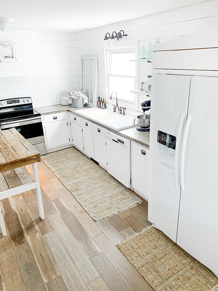 Styling Your Farmhouse Kitchen To Be, What Kind Of Rug To Put In Kitchen