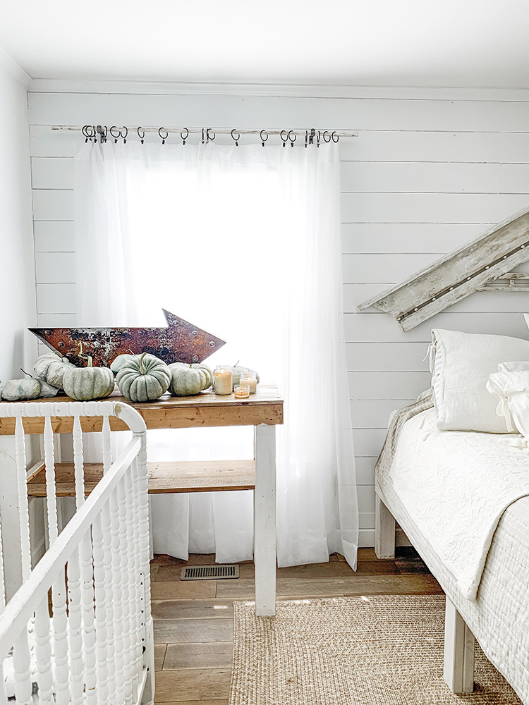10 Tips To Cozy Up Your Master Bedroom + How To Style The Most Comfy Looking Farmhouse Bedding Using Linen