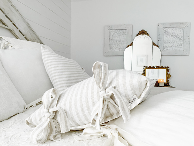 10 Tips To Cozy Up Your Master Bedroom + How To Style The Most Comfy Looking Farmhouse Bedding Using Linen