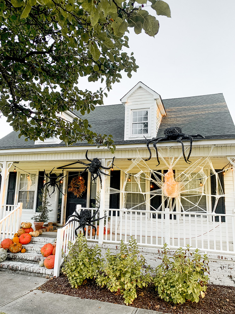 DIY Giant Spooky Spiders for Halloween - Video Step By Step Tutorial