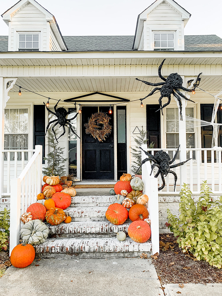 DIY Giant Spooky Spiders for Halloween - Video Step By Step Tutorial